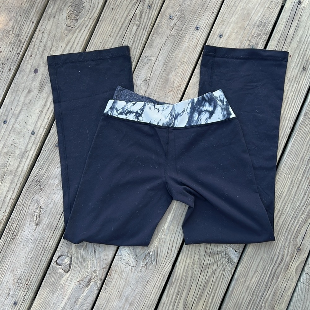 Lululemon wide legged yoga pants - Picture 4 of 7